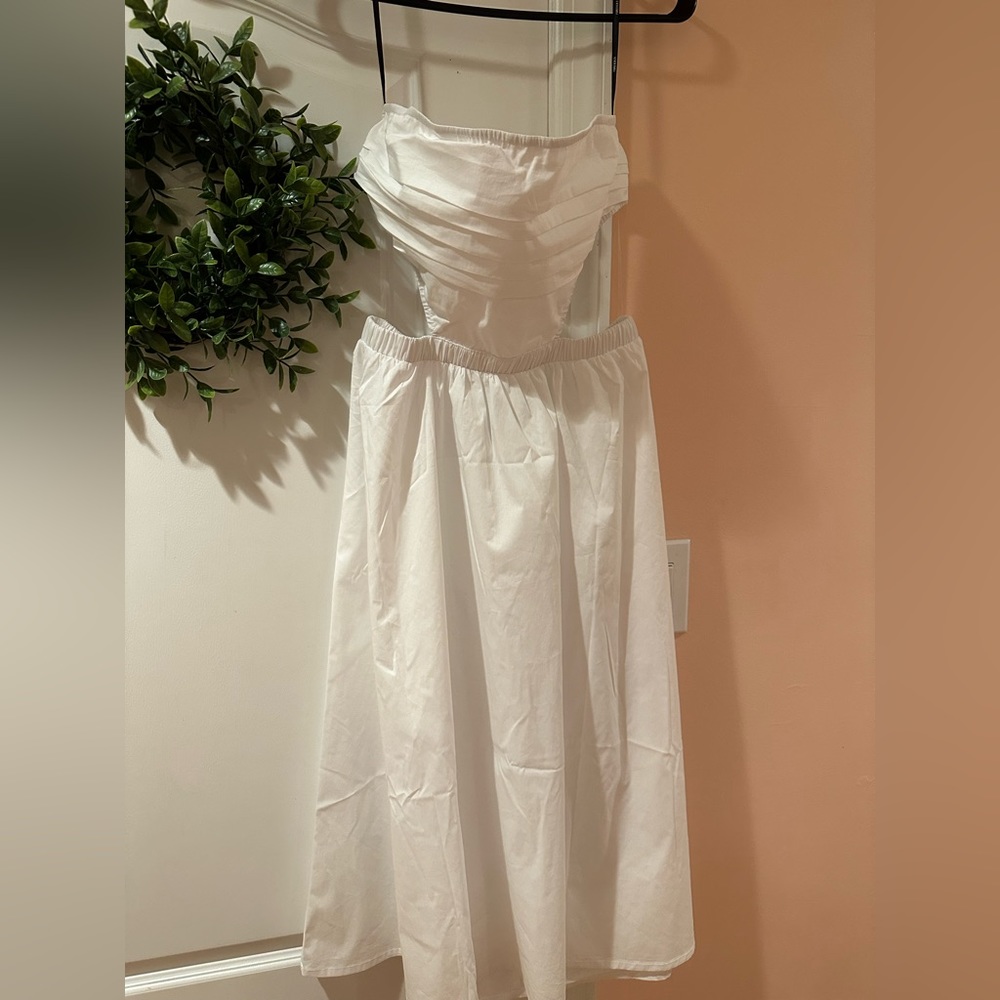 BRAND NEW White Linen Strapless/ Open Back A-Line Dress